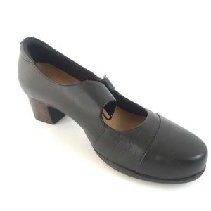 Clarks heels size 9.5 NWT